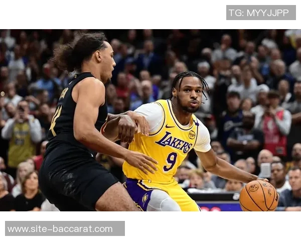 布朗尼感慨今日球迷热情超乎想象期待未来表现更精彩